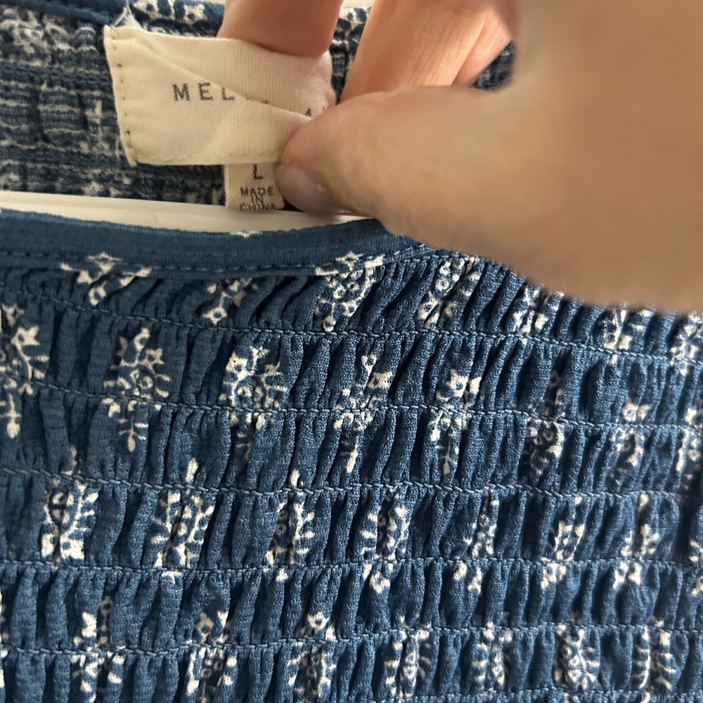 MELLODAY Navy Blue Floral Smocked Sleeveless Top - Picture 2 of 3